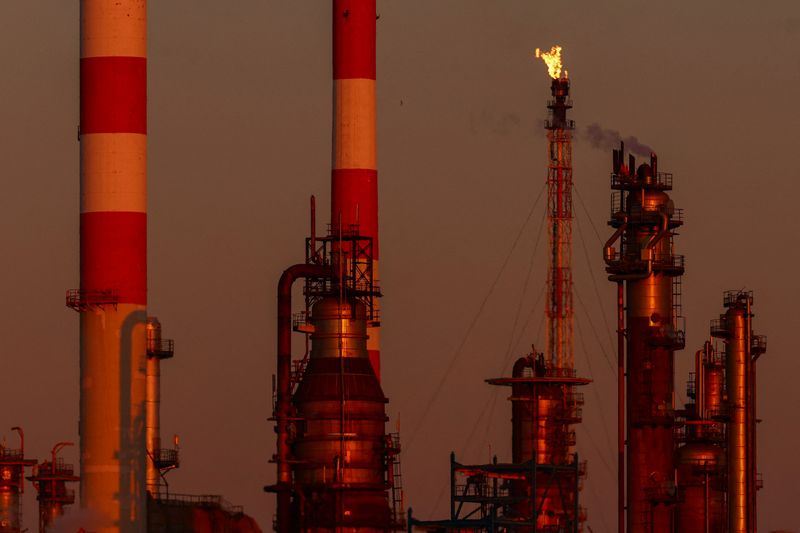 Oil prices to rise further on Monday as Mideast war escalates