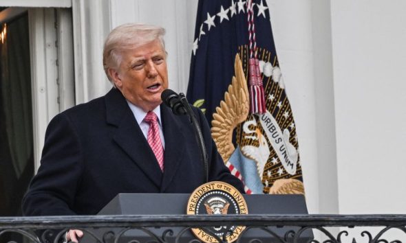 Trump tells farmers that tractor companies should lower prices