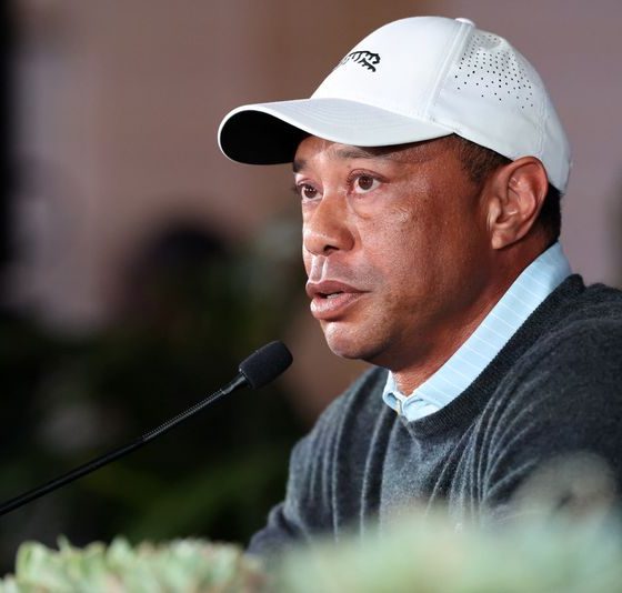 Golf-Tiger Woods arrested on DUI charge after Florida car crash