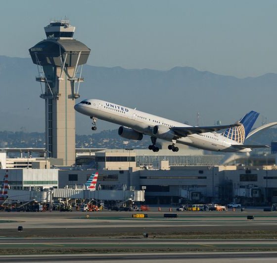 Analysis-Airlines face fare dilemma as fuel spike threatens travel demand