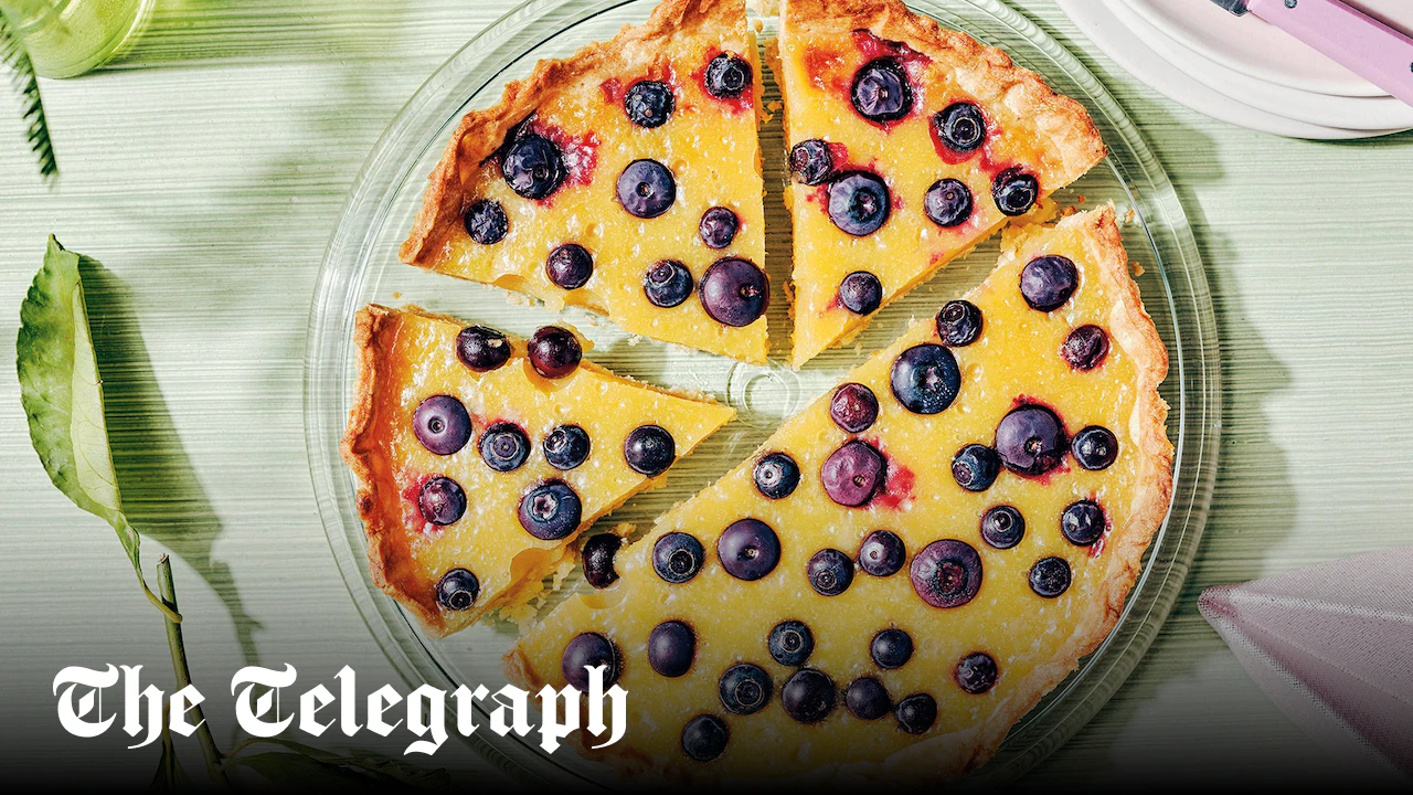 Lemon tart with blueberries
