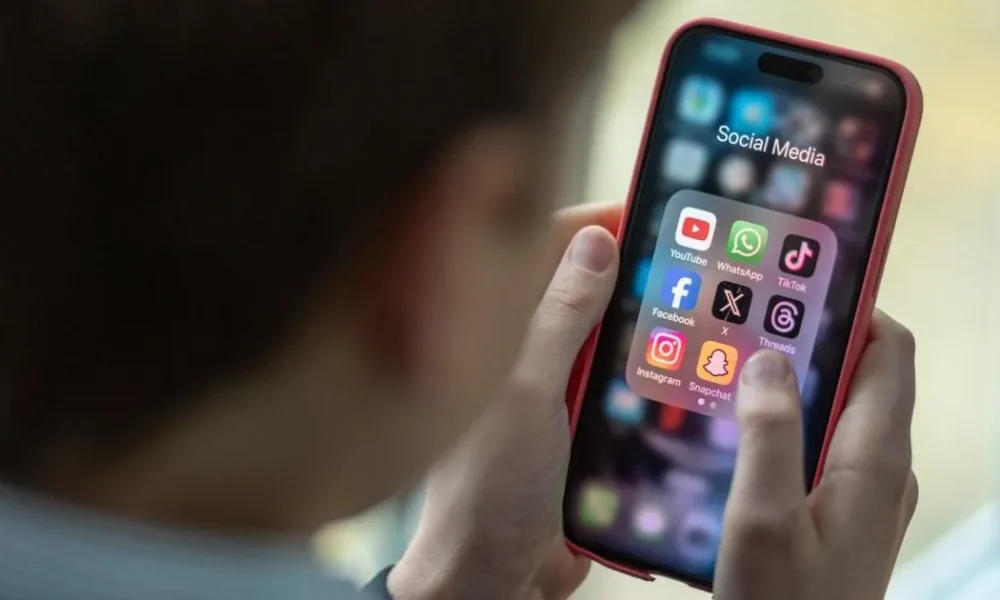 Social media ban for under-16s rejected by MPs | News UK