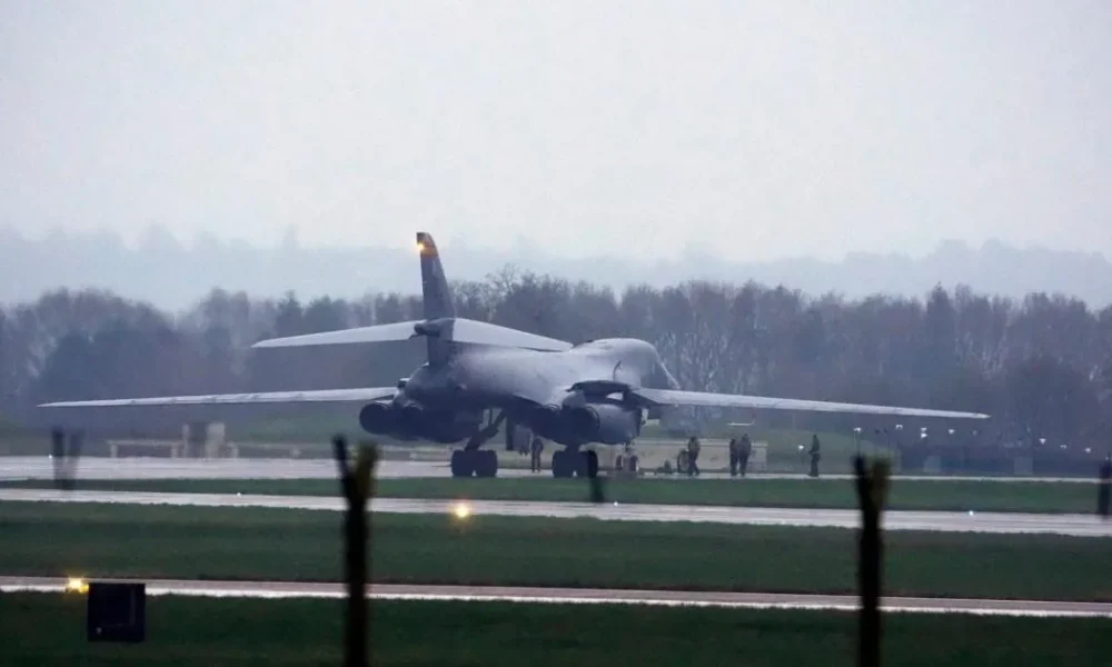 Huge US bomber nickmamed 'the Bone' that can hit 900mph lands in UK | News UK