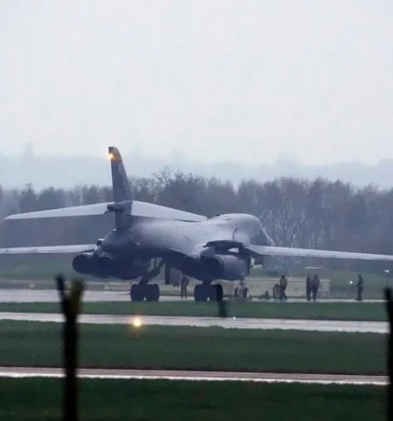 Huge US bomber nickmamed 'the Bone' that can hit 900mph lands in UK | News UK