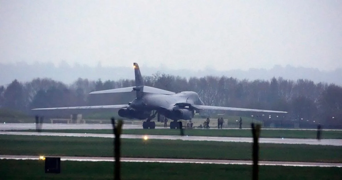 Huge US bomber nickmamed 'the Bone' that can hit 900mph lands in UK | News UK