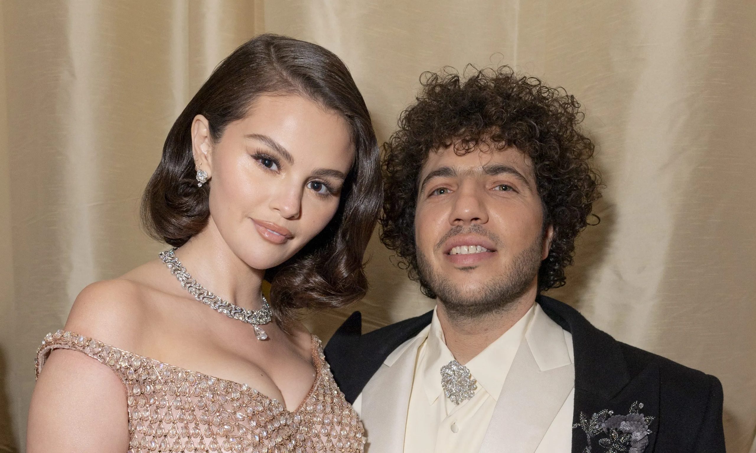 Now Sis! Social Media Sounds OFF After Video Shows Selena Gomez Kissing Benny Blanco's Dirty Foot (WATCH)
