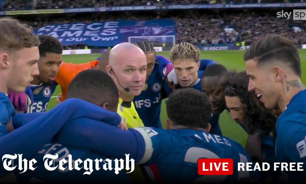 Liam Rosenior hits out at referee for gatecrashing Chelsea huddle