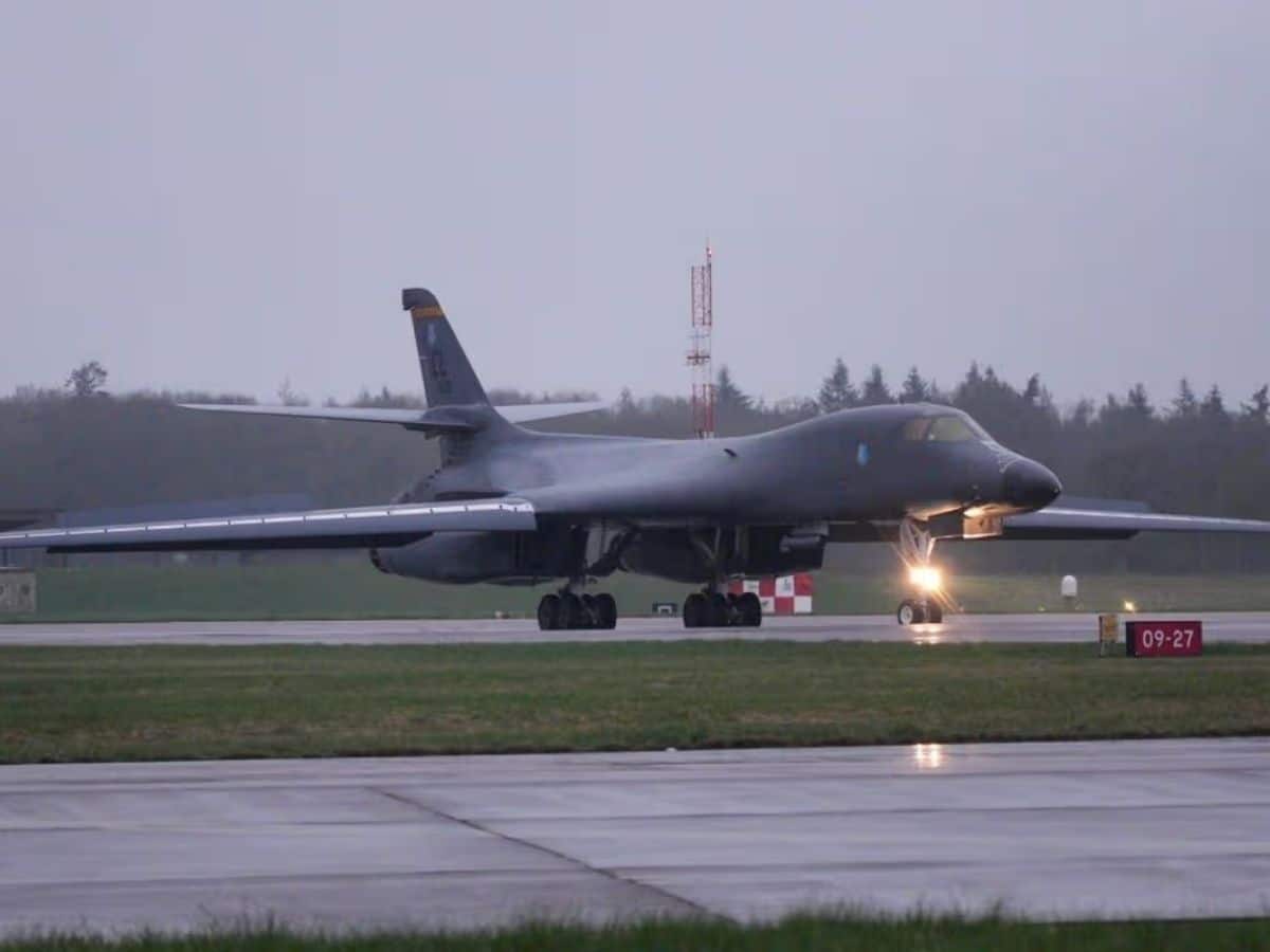 US B-1 bombers land at RAF Fairford to bomb Iran