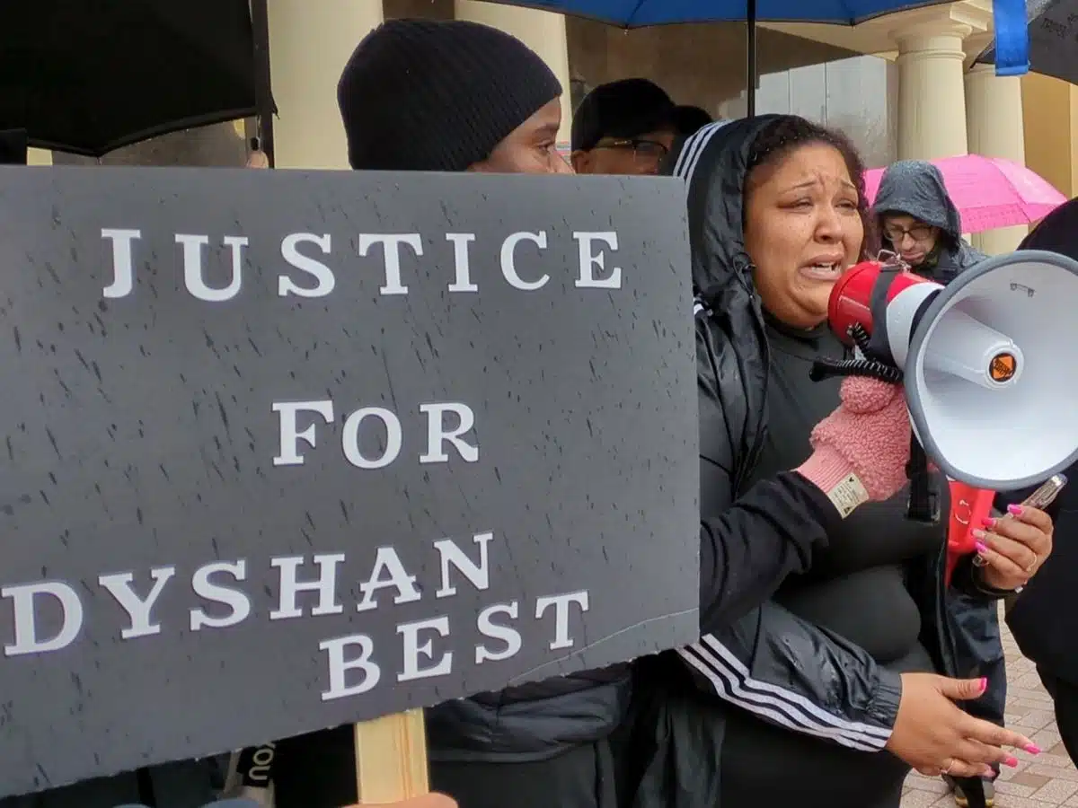 US police took dying Black man's ambulance for themselves