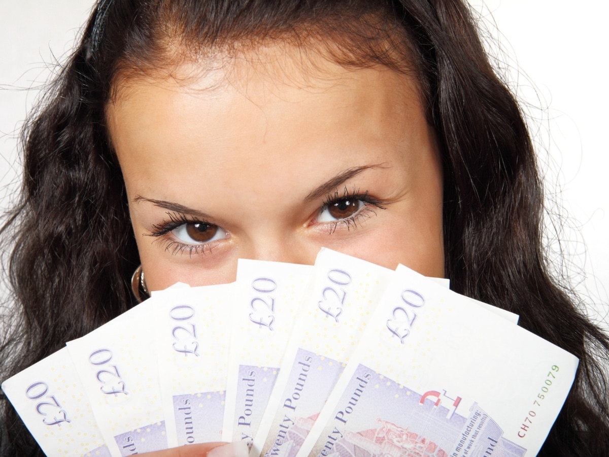 Scrap the 'unfair and obsolete' youth minimum wage says TUC