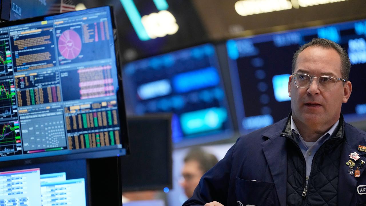 Wall St down as Middle East turmoil fans inflation fear