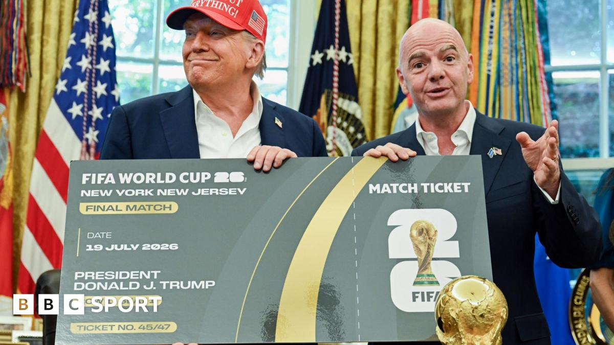 US President Donald Trump and Uefa president Gianni Infantino pose with a giant mock World Cup ticket