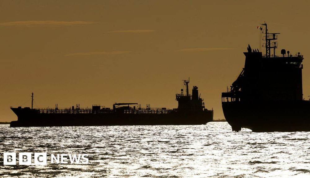 US considers lifting sanctions on some Iranian oil