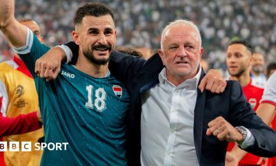Aymen Hussein (L) raises his fist as he celebrates alongside Iraq head coach Graham Arnold (R) in Basra, Iraq, o