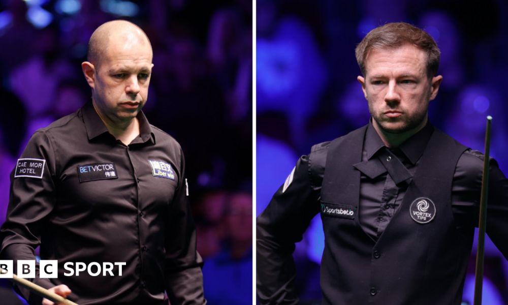 Barry Hawkins (left) and Jack Lisowski (right) in black snooker attire