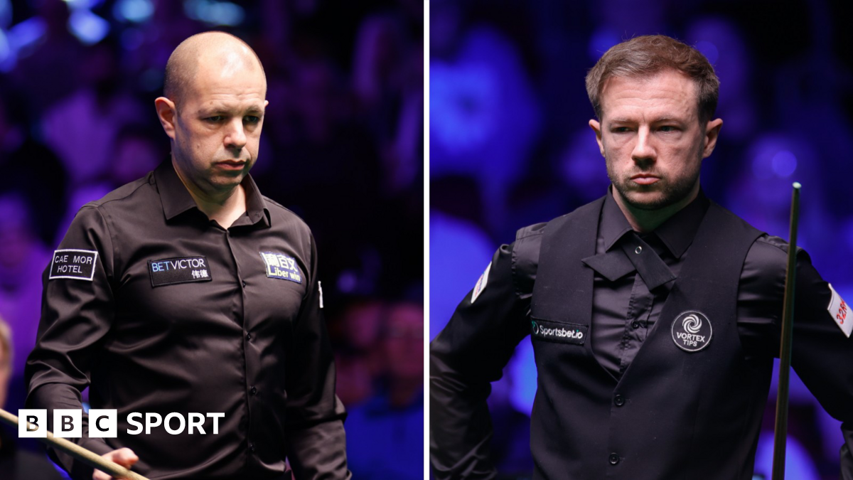 Barry Hawkins (left) and Jack Lisowski (right) in black snooker attire