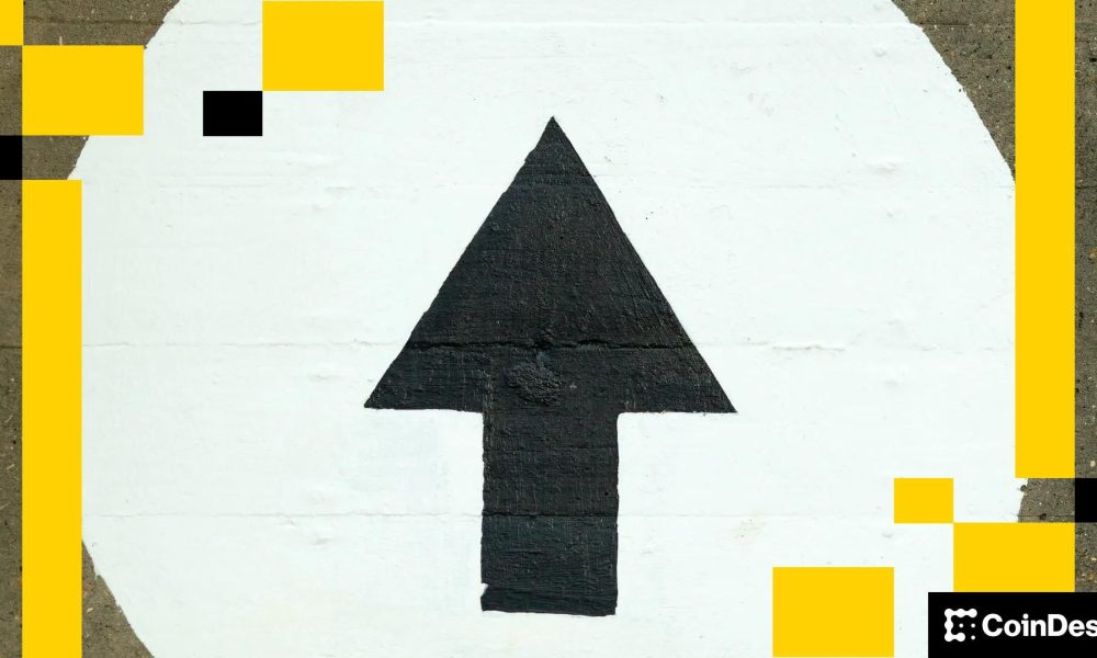 Bitcoin above $71,000, ETH, SOL, ADA zoom higher as cryptos shrugs off stock weakness