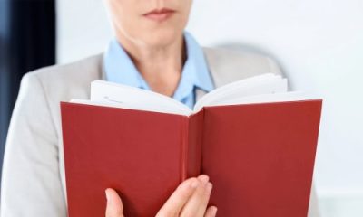 woman manager reading a great book on leadership for women