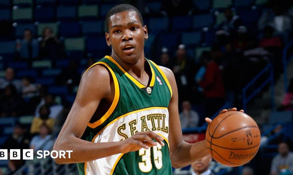 Kevin Durant playing for the Seattle Supersonics in 2008