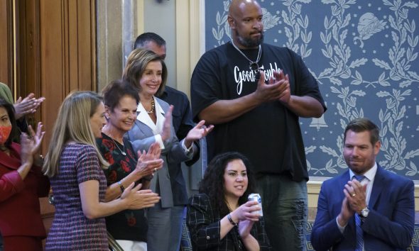 Pelosi backs former Capitol Police officer over Hoyer’s preferred successor in Maryland