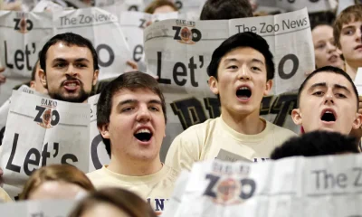 College Basketball Fan Turns Free Throws Into '90s Karaoke Night