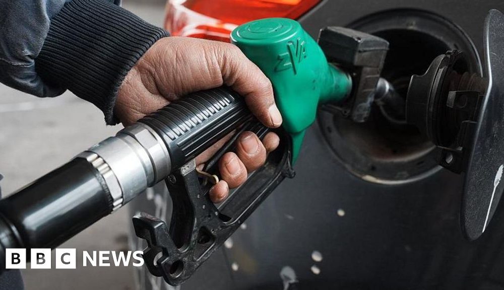 Oil extends gains after new Iran threat to Gulf shipping