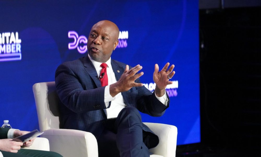 Senate is making progress on market structure bill, Banking panel head says