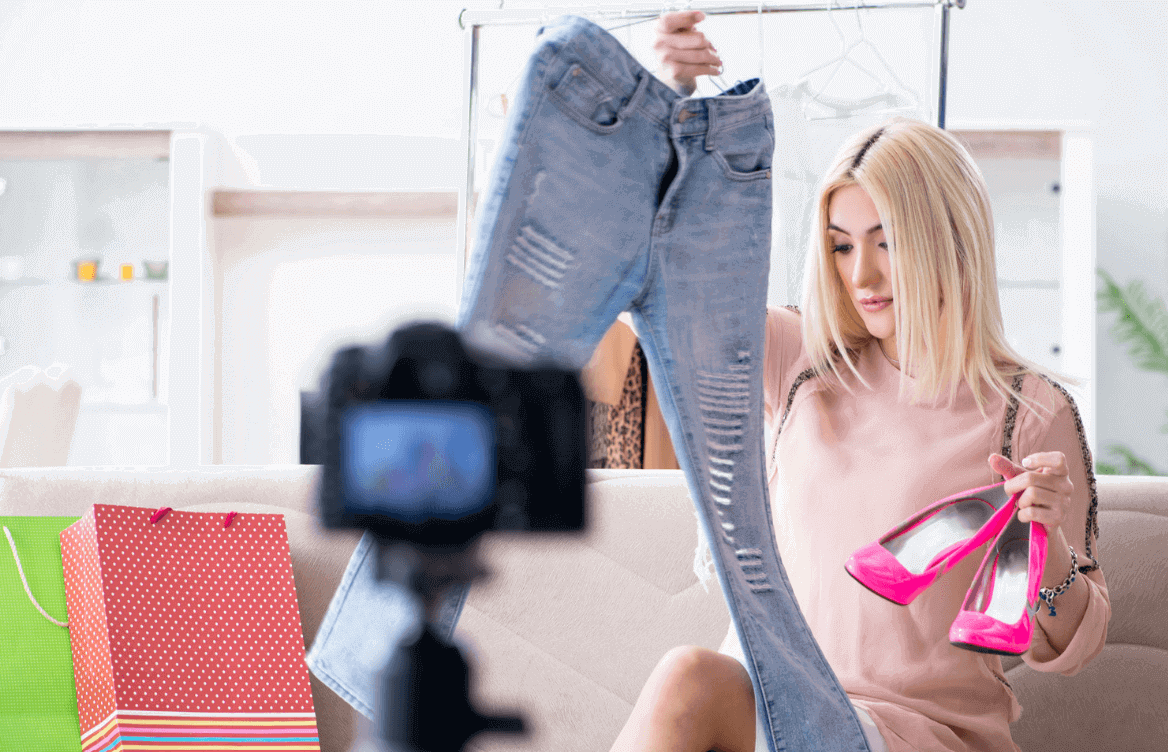 How Fashion Bloggers Can Save Money on Clothing and Beauty Products