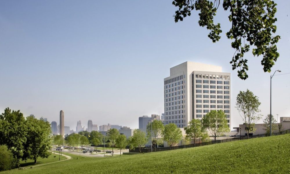 US Lawmaker Presses Kansas Fed Over Kraken Exchange Master Account Approval