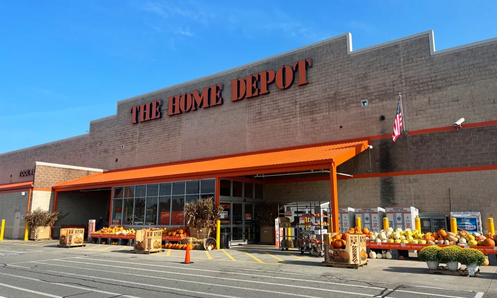 Stay Away From Home Depot Stock Amid Macroeconomic Headwinds (NYSE:HD)