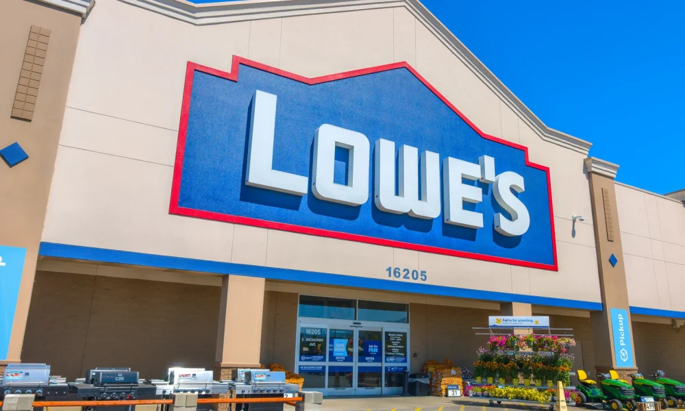 Lowe's: Macroeconomic Headwinds Become More And More Concerning (NYSE:LOW)