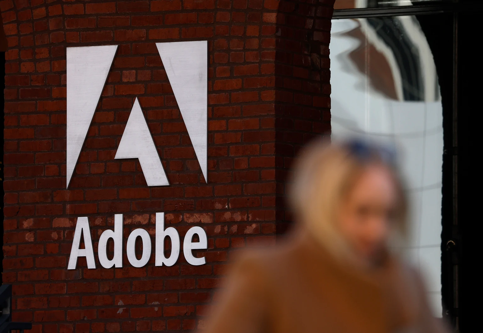 Adobe: 3 Reasons Not To Buy, 1 Reason Not To Sell After Q1
