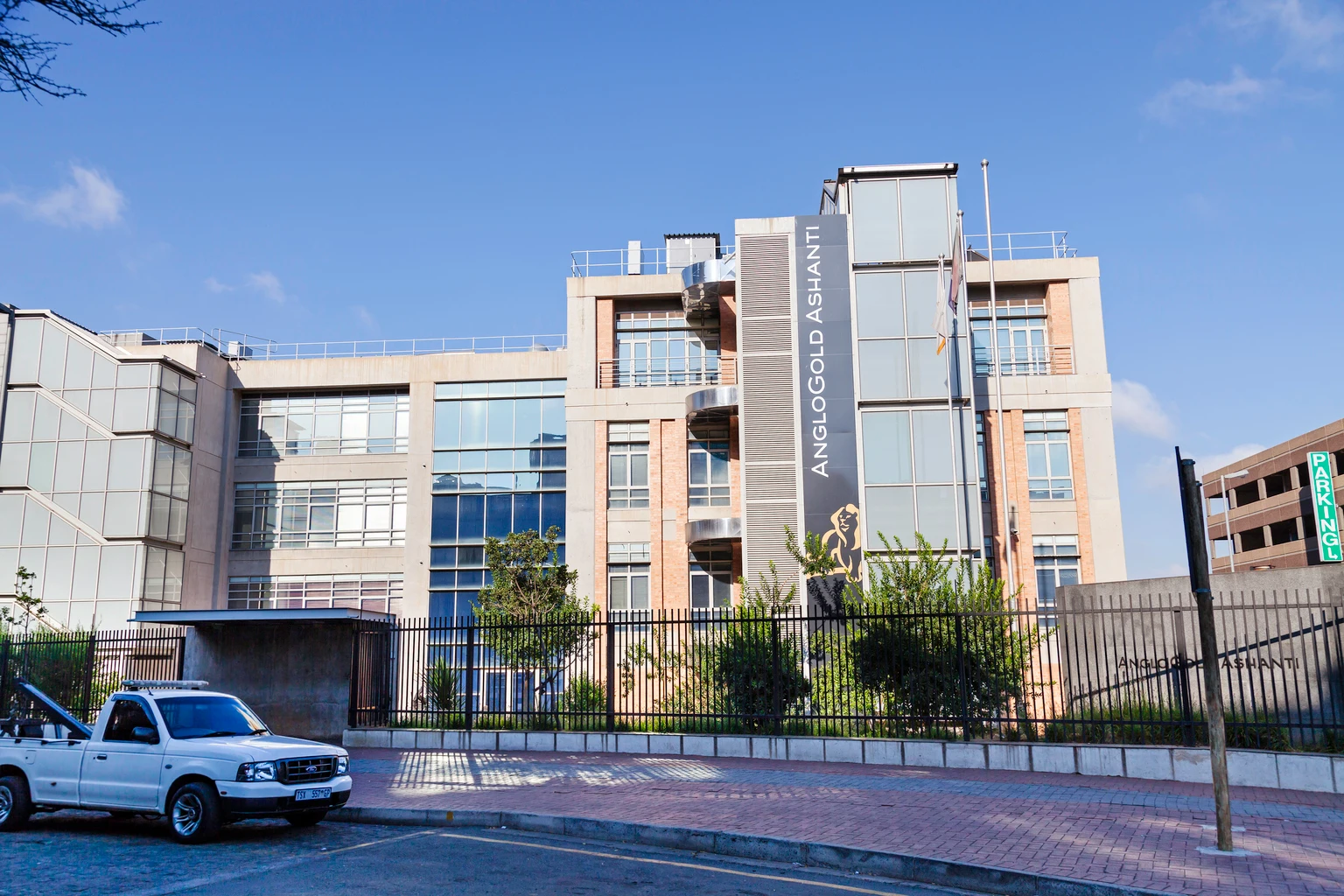 AngloGold Ashanti Stock: Good With Strategy, But Expensive (NYSE:AU)