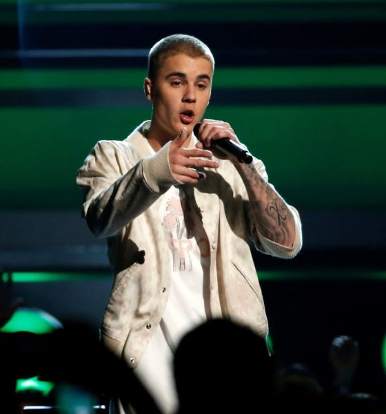 Justin Bieber performs a medley of songs at the 2016 Billboard Awards in Las Vegas, Nevada, U.S., May 22, 2016.