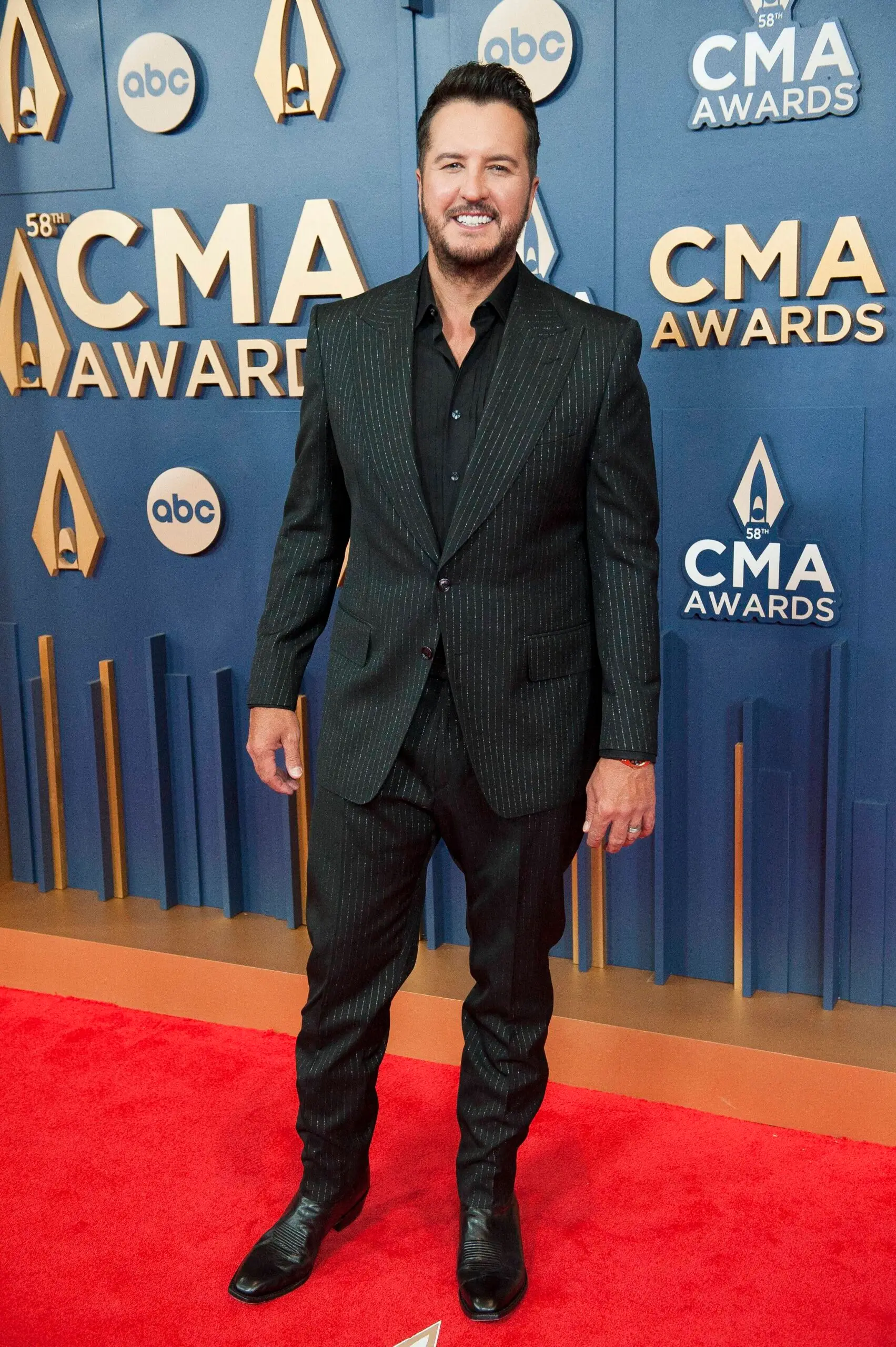 Luke Bryan standing on the CMA red carpet