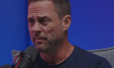 Stephen Curry celebrates after breaking Ray Allenâs all-time three-pointer record at Madison Square Garden on Tuesday