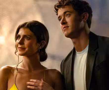 Emily Bader as Poppy Wright and Tom Blyth as Alex Nilsen in 'People We Meet on Vacation.'