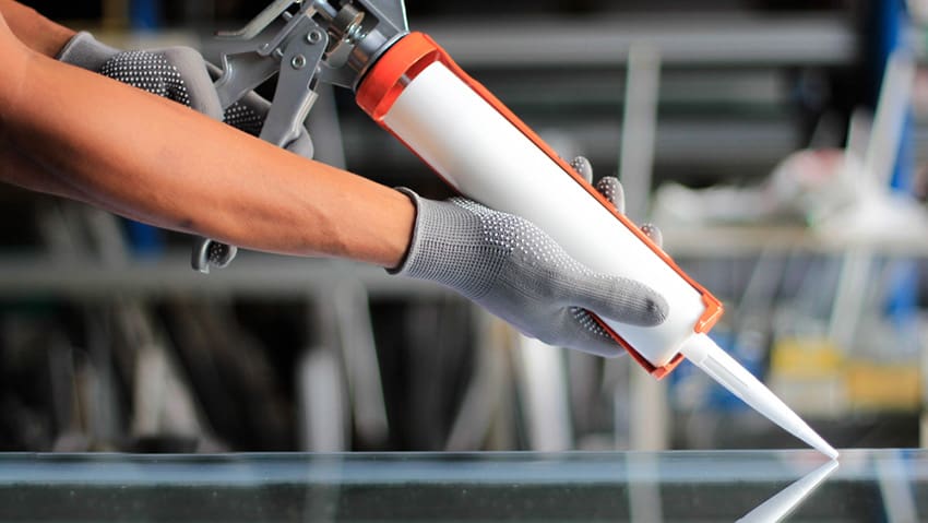 How to Select the Right Industrial Adhesive for Manufacturing