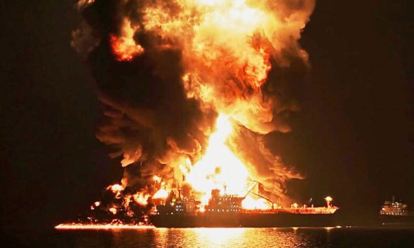 Midget subs and kamikaze drone boats - how Iran can block the Strait of Hormuz | World News