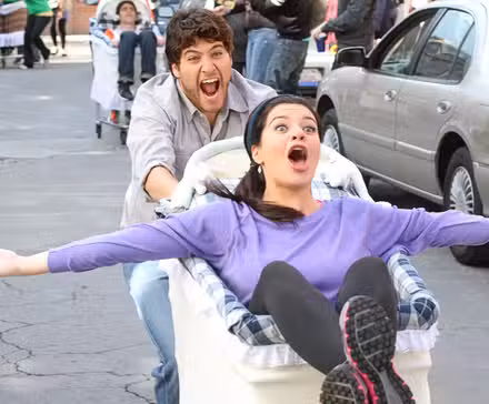 Max Blum pushing Penny Hart in a shopping cart in Happy Endings