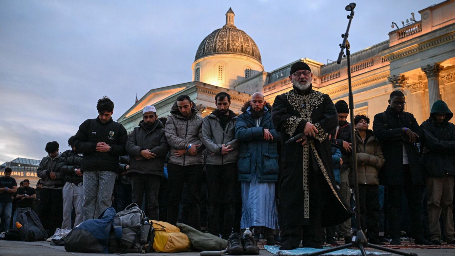 The Islamist roots of these mass prayer rituals