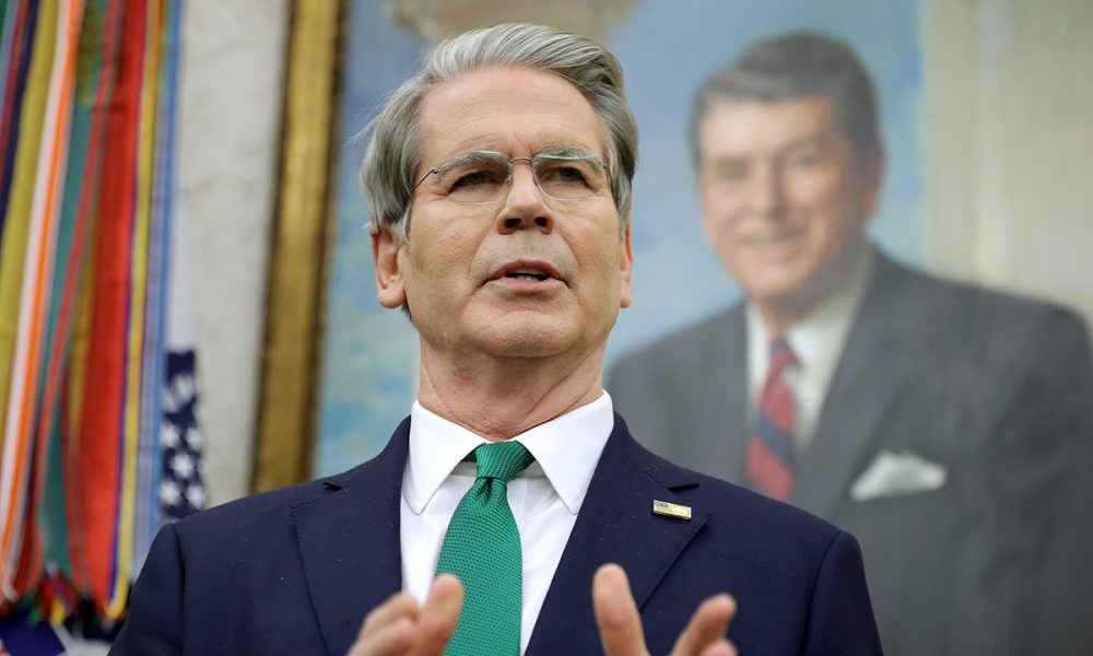 Trump administration weighs asking China to cut Iran, Russia oil purchases