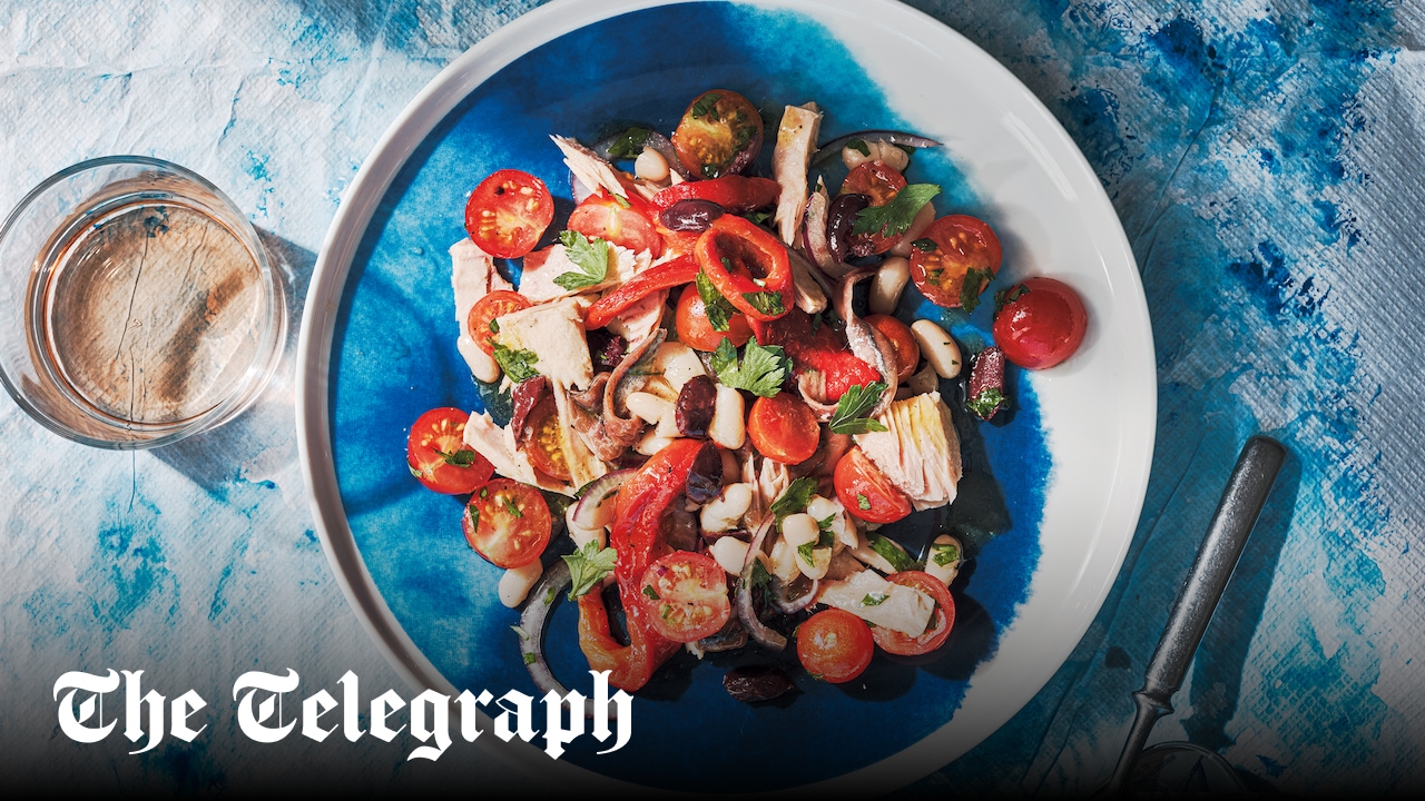 Tuna, roast pepper, tomato and white bean salad