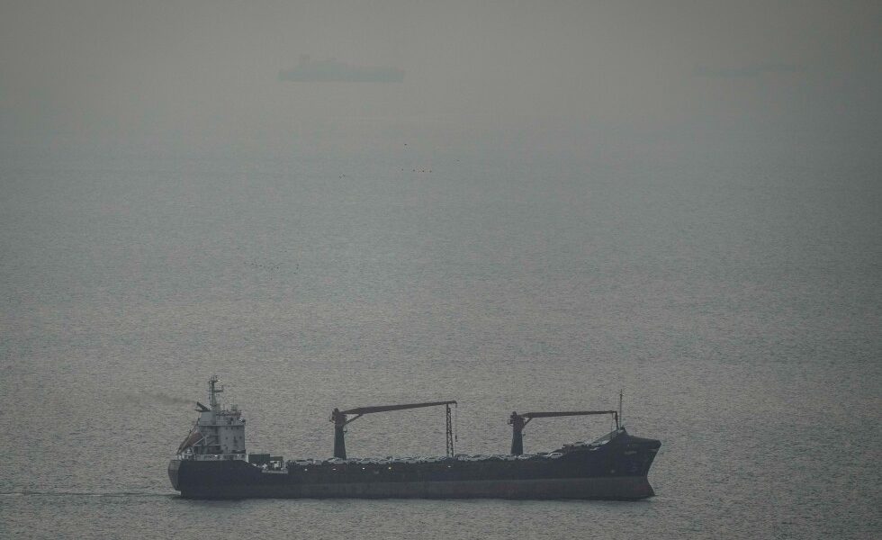 Trump's shifting strategy on the Strait of Hormuz drives criticism