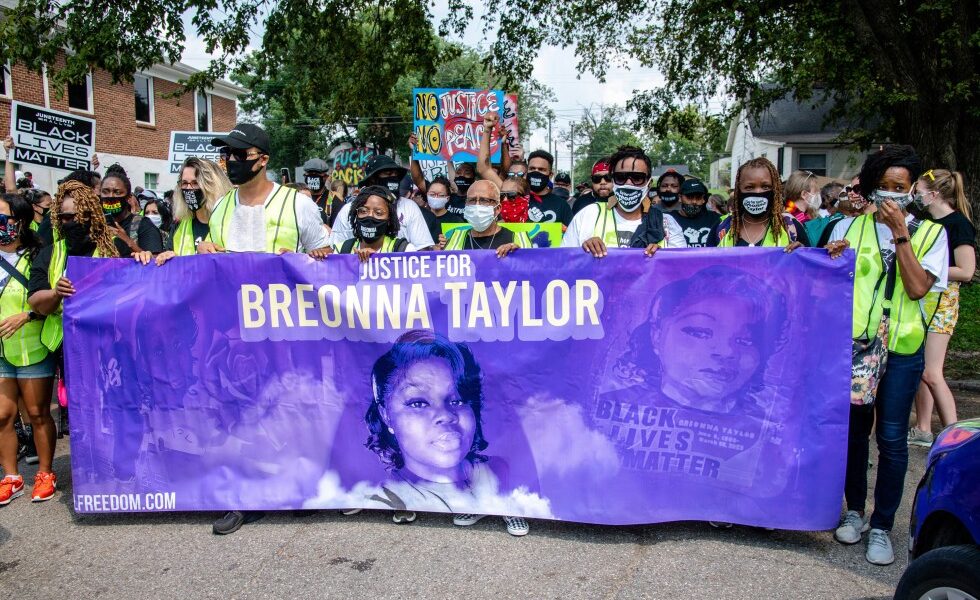 Prosecutors seek to dismiss charges against two Louisville officers in the Breonna Taylor case