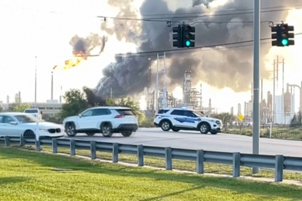 Fire out and shelter order lifted after Texas oil refinery explosion