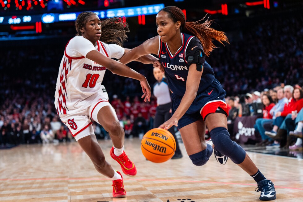 UConn, UCLA, South Carolina lead women's AP Top 25 going into conference tournaments