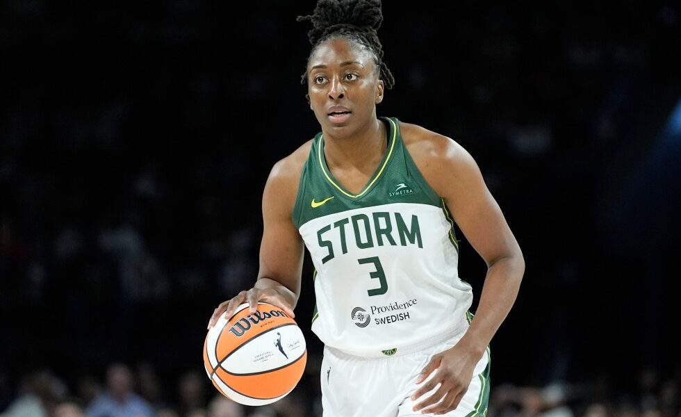 WNBA players unanimously approve new CBA through 2032