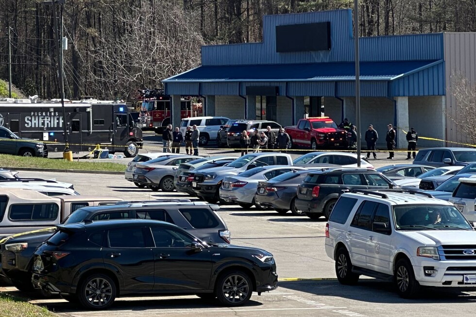 Gunman killed and 1 hospitalized after VA clinic shooting, police say