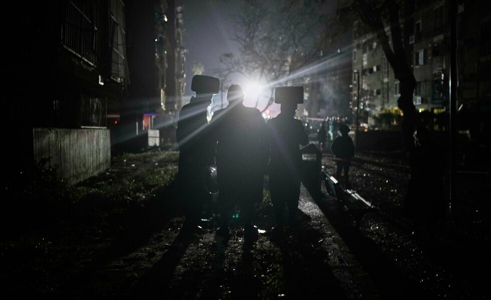 Trump threatens attacks on Iranian power plants